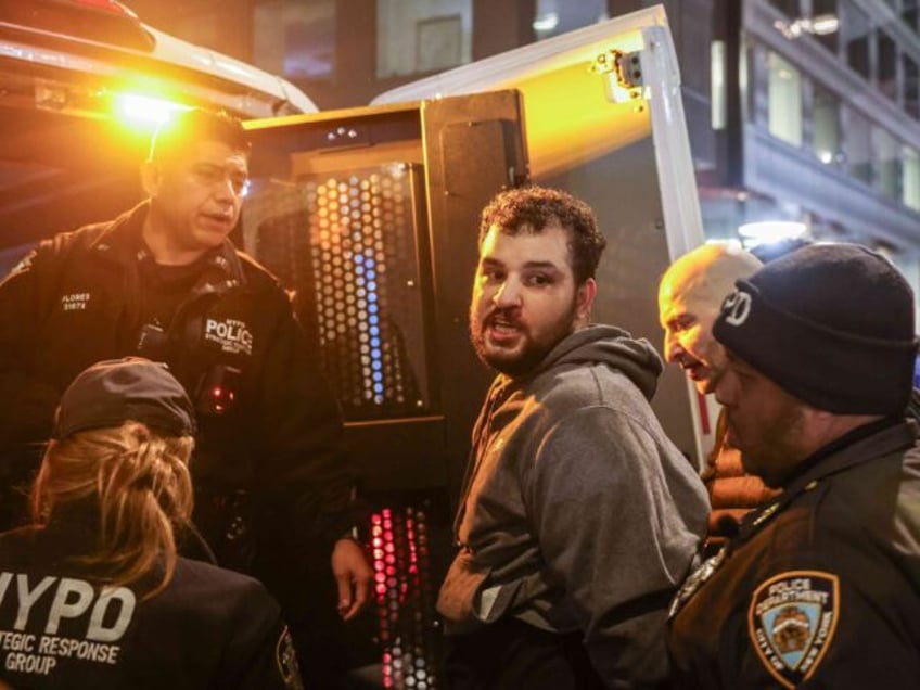 christmas is canceled pro palestinian protesters riot in new york block ohare in chicago