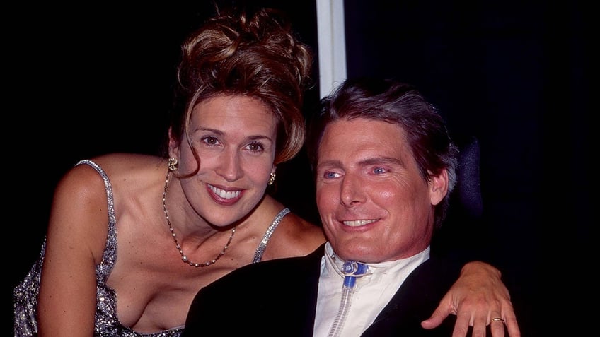 Dana Reeve posing with Christopher Reeve in his wheelchair