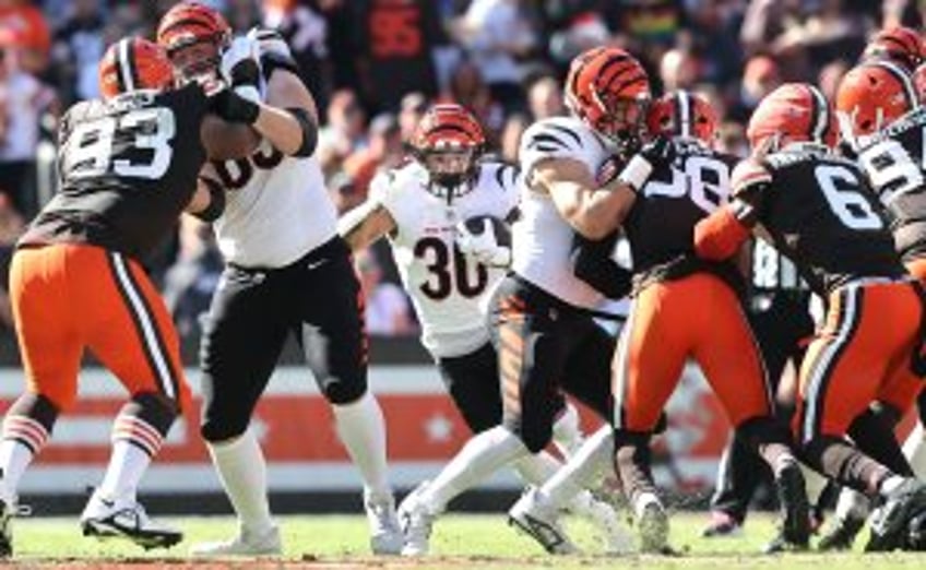 Cincinnati Bengals cut starting guard Alex Cappa