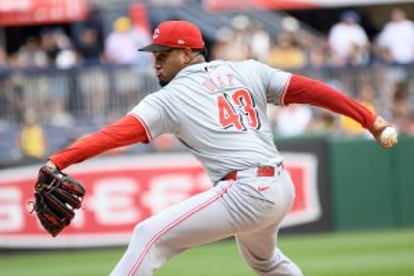Cincinnati Reds demote struggling closer Alexis Diaz