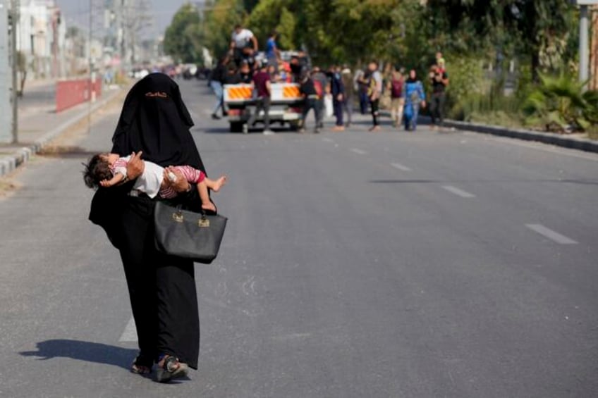 civilians fleeing northern gazas combat zone report a terrifying journey on foot past israeli tanks