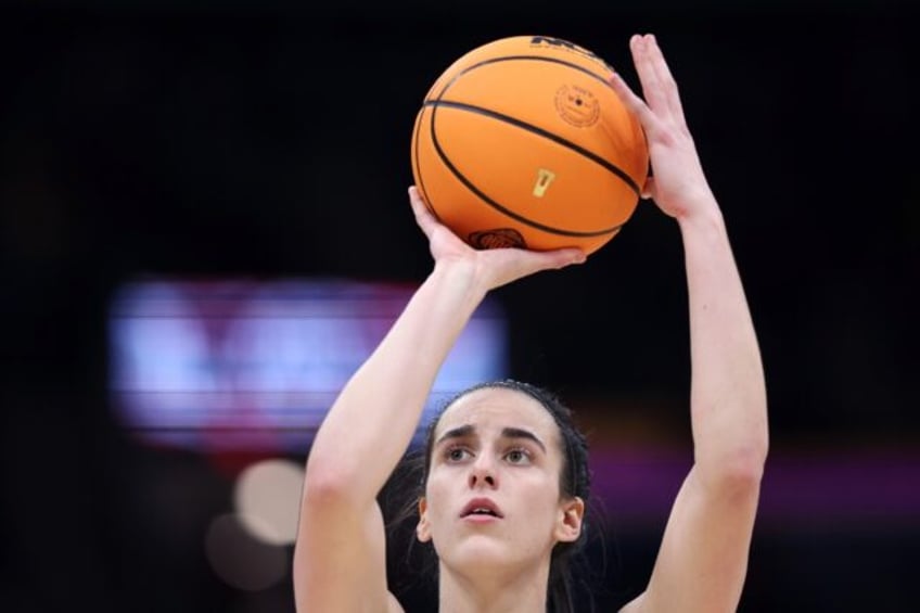 Basketball phenomenon Caitlin Clark aims to sign off from college basketball with a nation