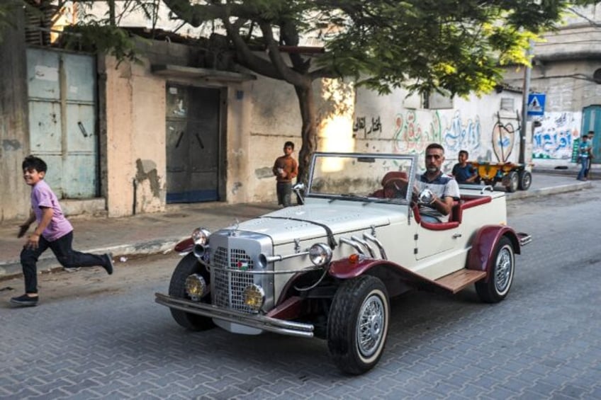 classic cars back on the road in gaza city