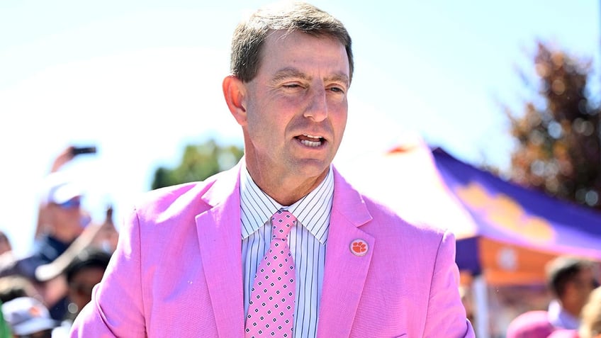 clemsons dabo swinney criticizes percentage of fans who bring negativity theyre part of the problem