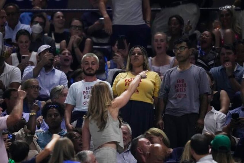 climate protest interrupts us open semifinal between coco gauff and karolina muchova