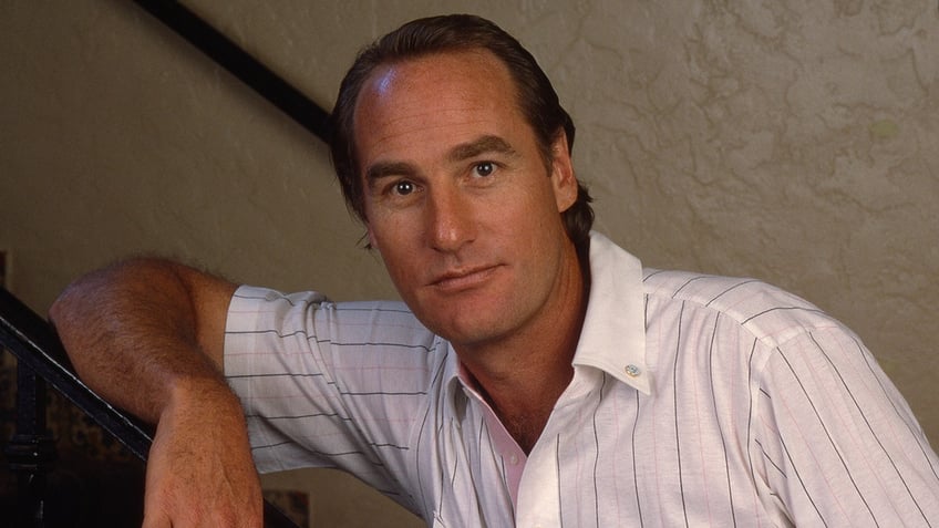 Photo portrait of Craig T. Nelson in 1986