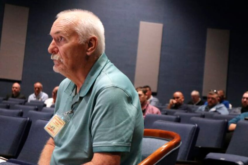 coal miners plead with feds for stronger enforcement during emotional hearing on black lung rule