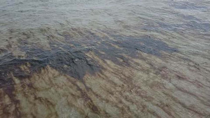 coast guard estimates more than 1 million gallons of crude oil spilled off coast of louisiana