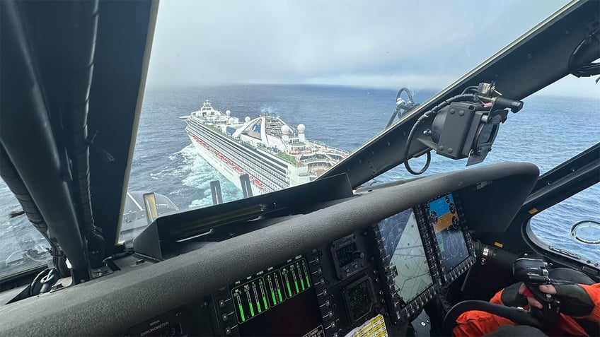 coast-guard-cruise-ship-rescue-3