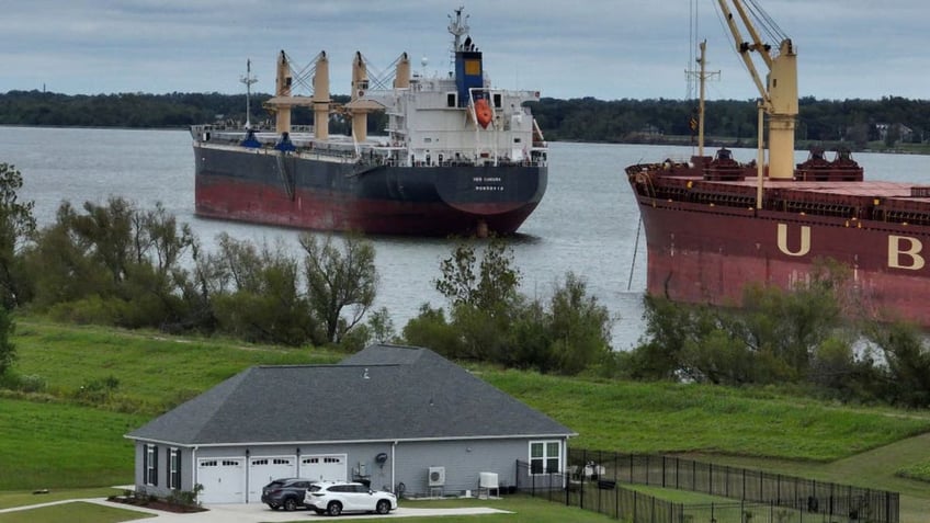 coast guard searching mississippi river for 4 missing ship crewmen