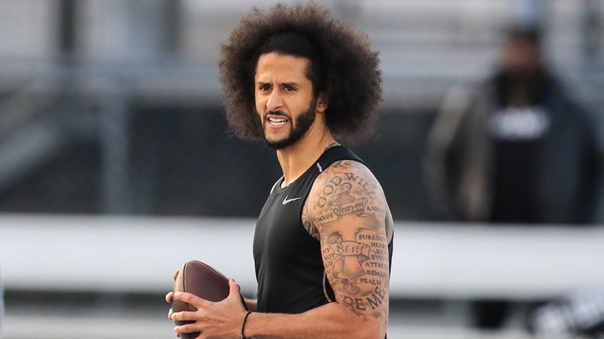 colin kaepernicks agent tells jets qb is interested in nfl comeback after aaron rodgers injury report