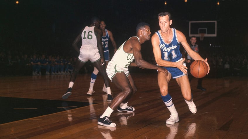 Frank Selvy vs Celtics