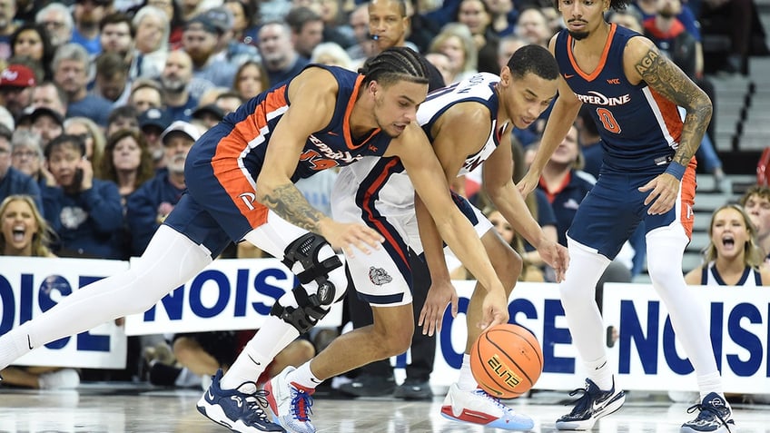 Jevon Porter fights for the ball