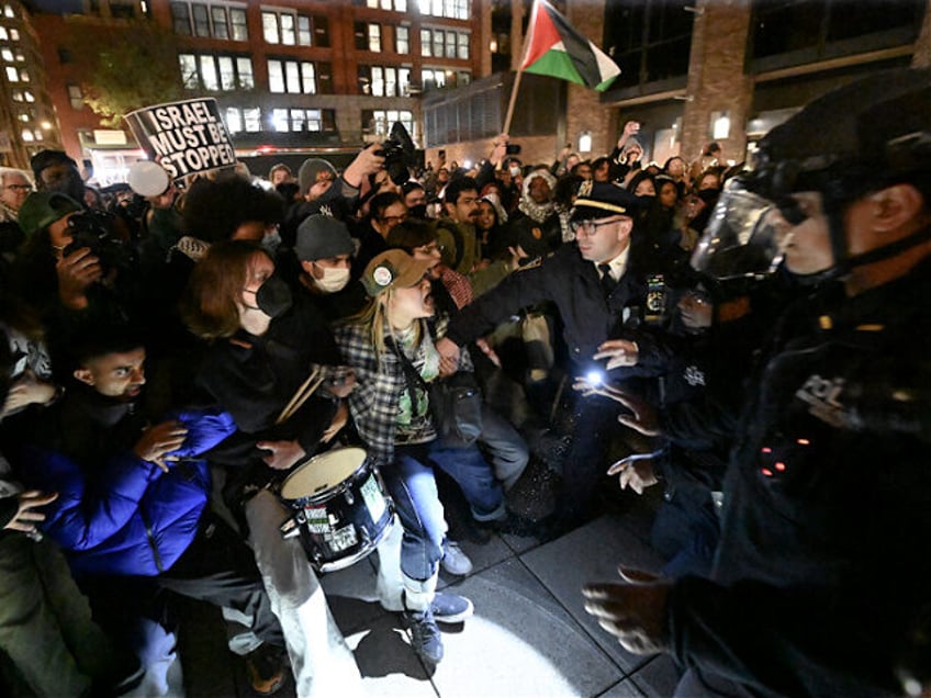 NEW YORK, US - APRIL 22: Police intervene and arrest more than 100 students at New York Un