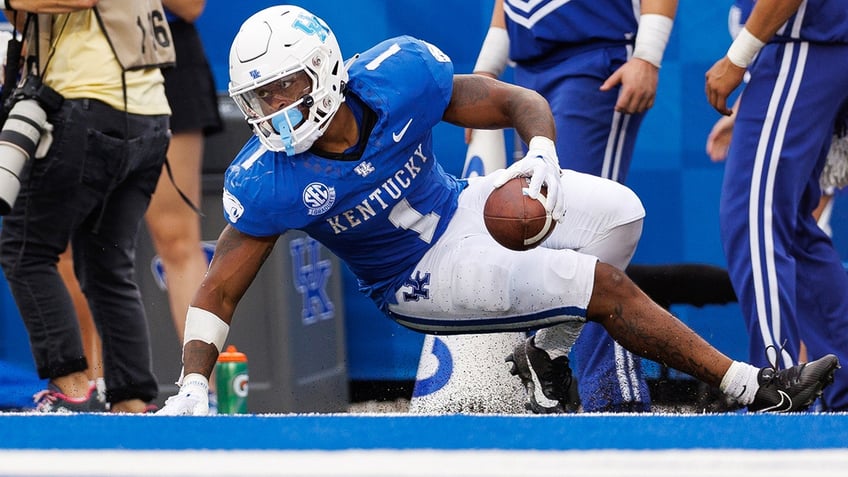 college football broadcasters foster care remark about kentuckys ray davis falls flat