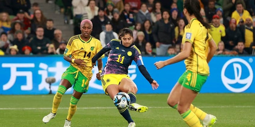 colombia edges jamaica to reach womens world cup quarterfinals for first time