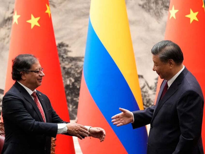 BEIJING, CHINA - OCTOBER 25: Chinese President Xi Jinping (R) shakes hands with Colombian