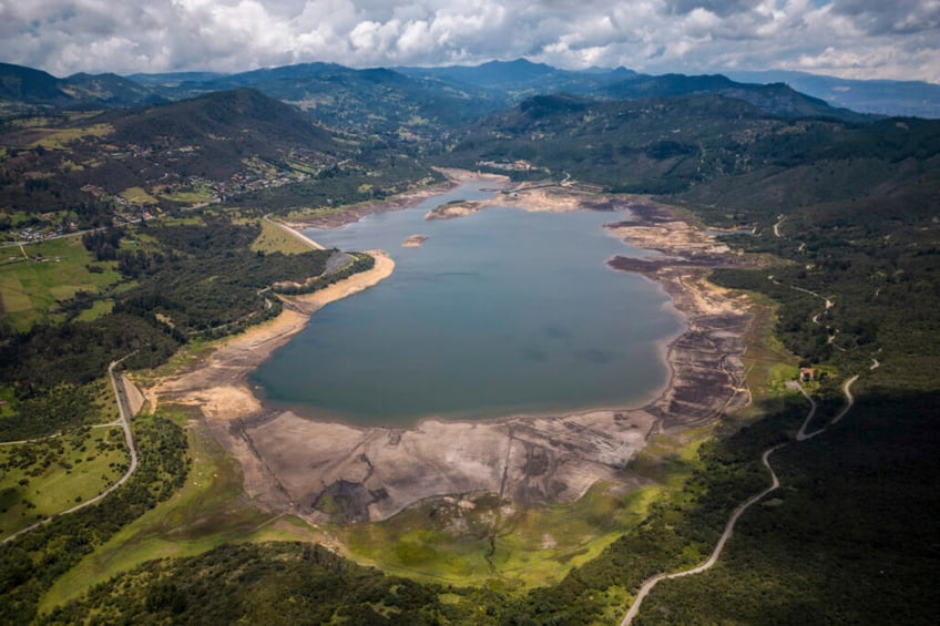 colombias capital begins water rationing asks couples to bathe together