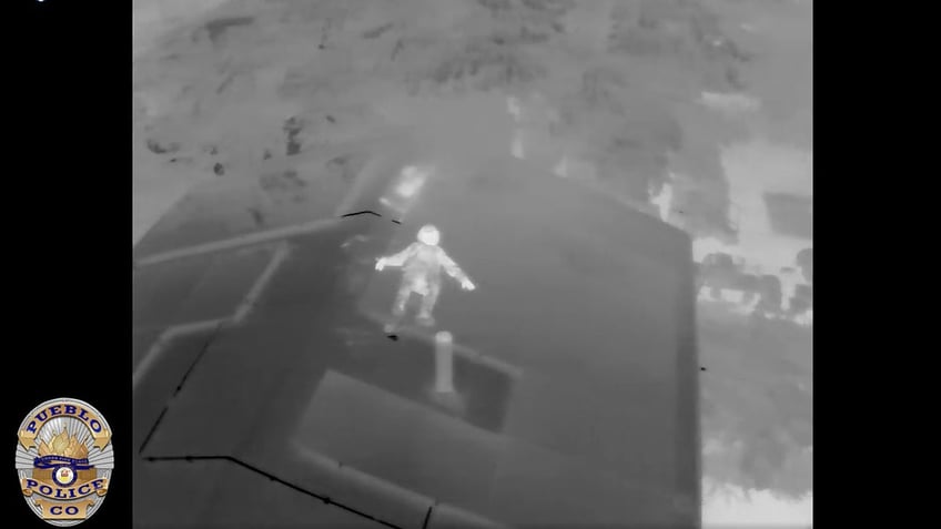 colorado cops scale roof to corner suspect on the run