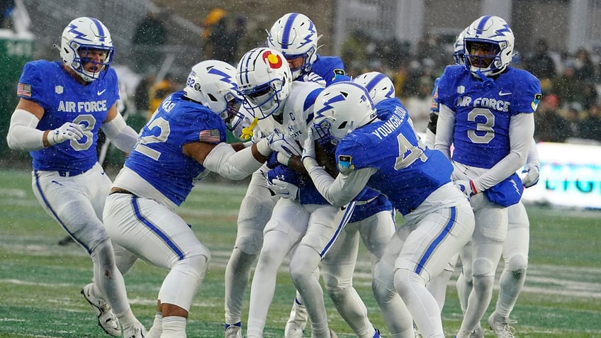 colorado state penalized after fans throw snowballs at air force bench