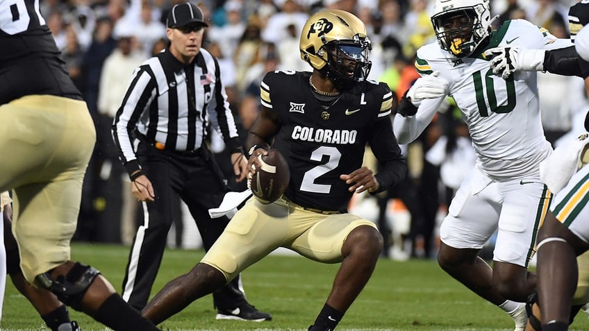 Shedeur Sanders looks to throw