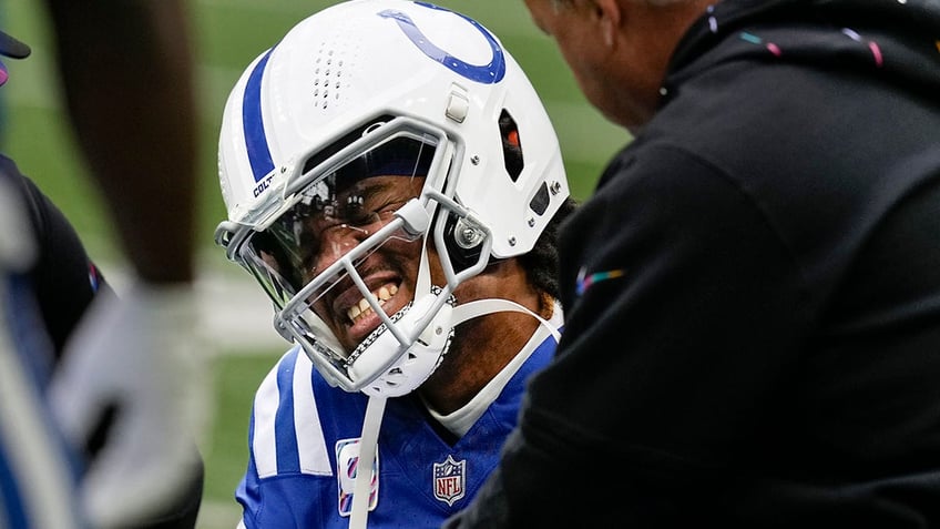 colts anthony richardson exits game vs titans with shoulder injury