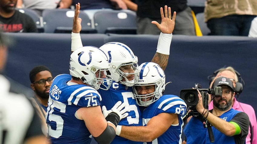 colts anthony richardson leaves game with concussion after scoring 2 touchdowns