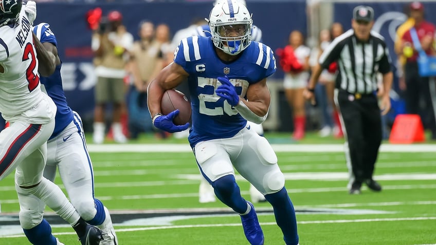 colts sticking with jonathan taylor running back placed on pup list