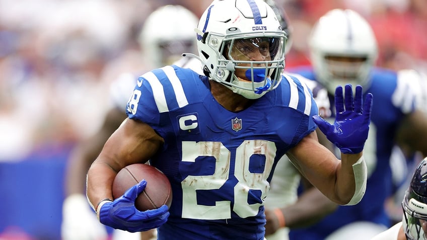 colts sticking with jonathan taylor running back placed on pup list