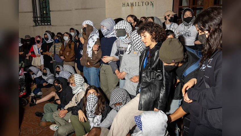 columbia university demonstrators protest together