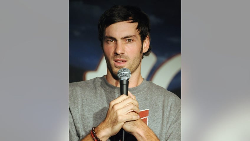 comedian jeff dye facing dui charge after fleeing car accident police