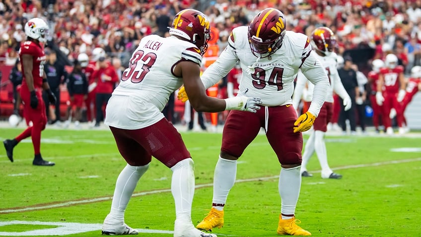 Daron Payne celebrates with Jonathan Allen