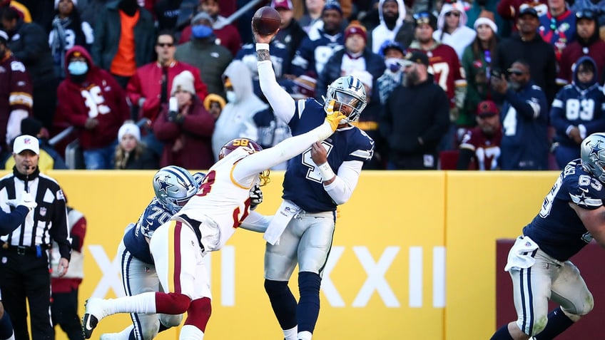 Shaka Toney hits Dak Prescott