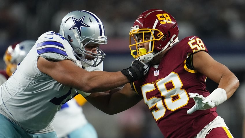 Shaka Toney battles with Cowboys player