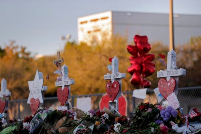 congressional delegation to tour blood stained halls where parkland school massacre happened