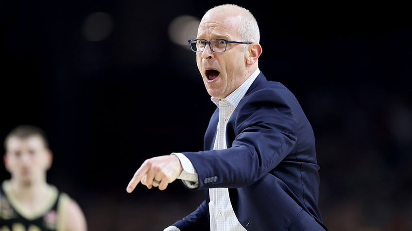 Dan Hurley coaches vs Purdue