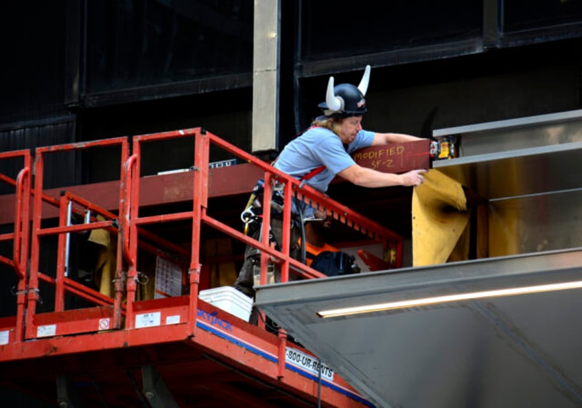 construction spending rises in june as government projects hit record high