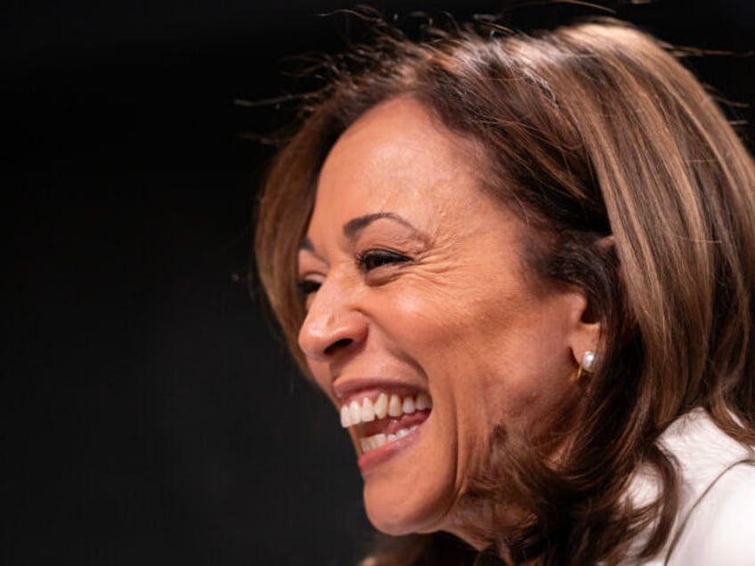 WASHINGTON, DC - JULY 19: U.S. Vice President Kamala Harris visits Smize & Dream Ice C