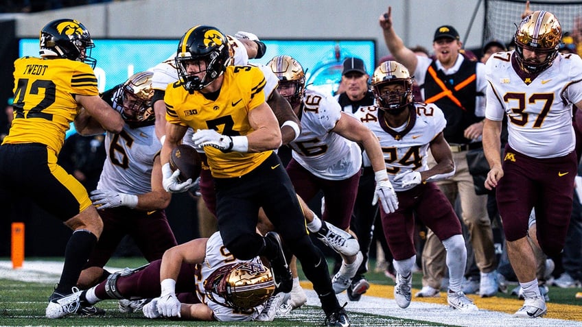 controversial punt return leaves iowa baffled in brutal loss to minnesota