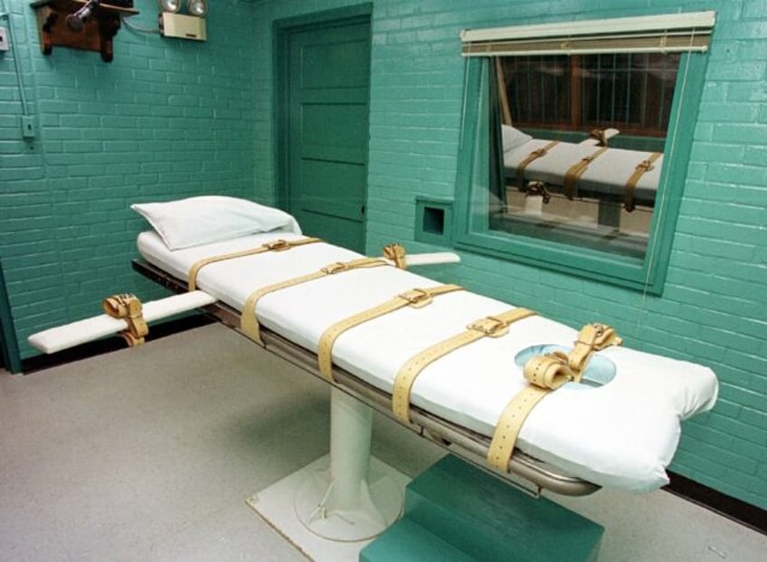 An image taken in February 2000 shows the death chamber in Huntsville, Texas