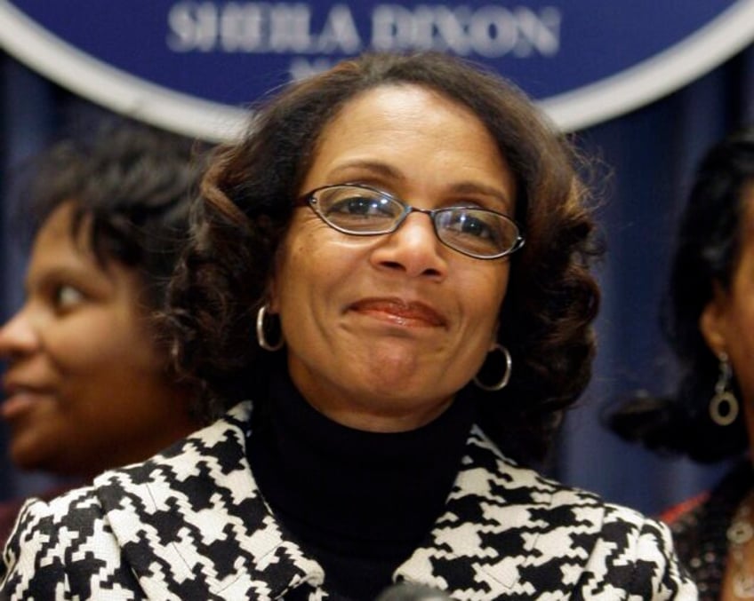 convicted of embezzlement former baltimore mayor sheila dixon is running again