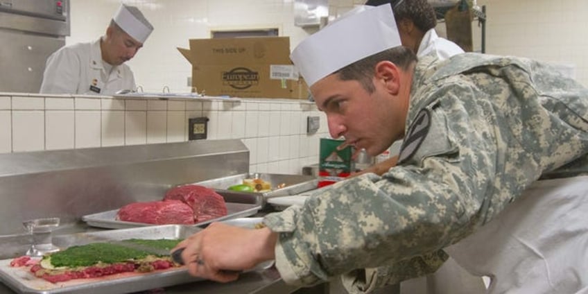 cook shortage at army post shutters some mess halls leaving hungry soldiers scrambling report