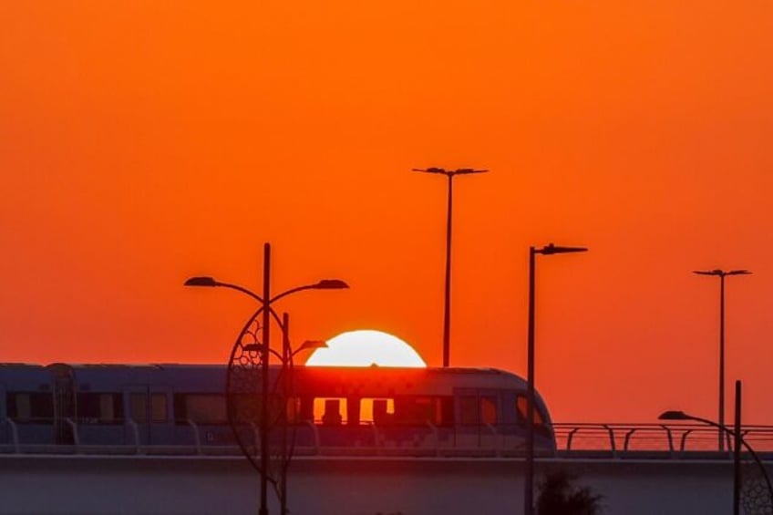 cop28 fossil fuel debate sizzles as world marks record hot year