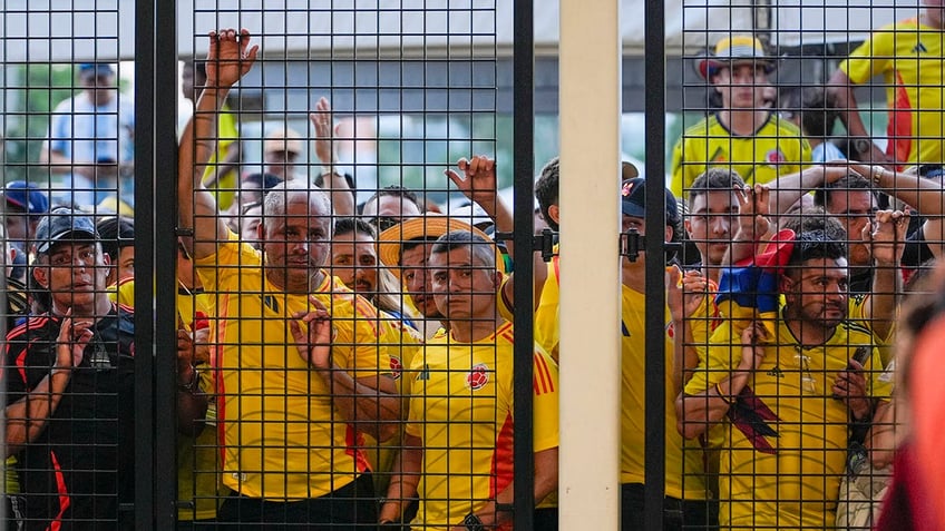 Fans lineup to enter