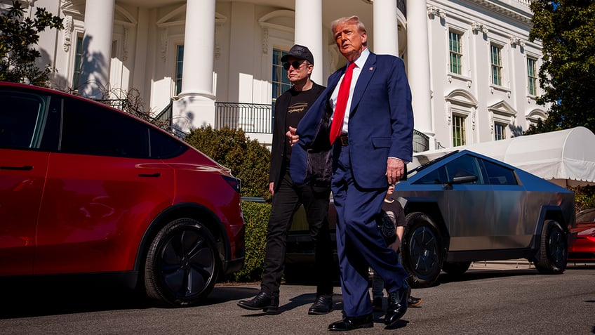 Musk and Trump outside White House