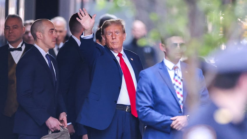 Donald Trump waving