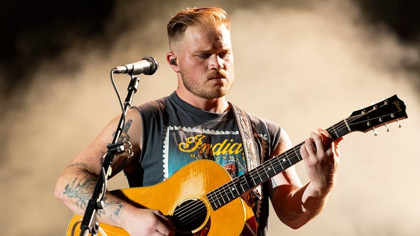 country music star zach bryan receives police praise after apologizing for arrest