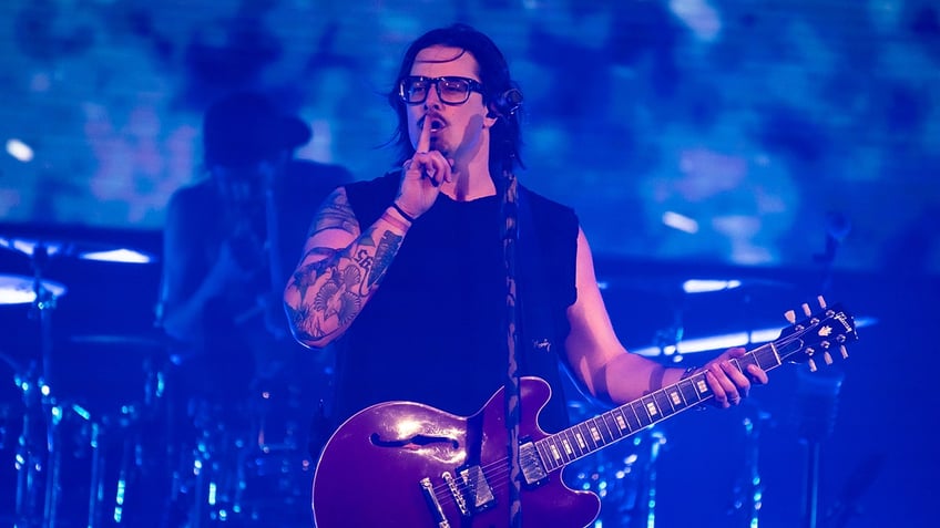 HARDY on stage with his guitar