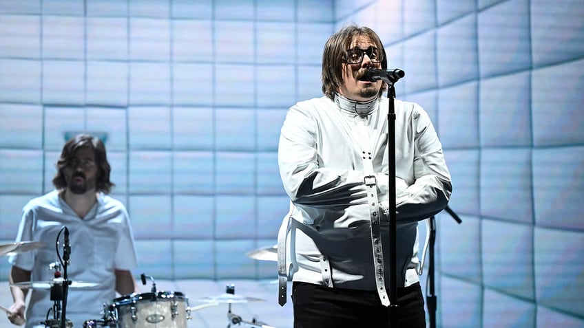 HARDY performing in a straight jacket