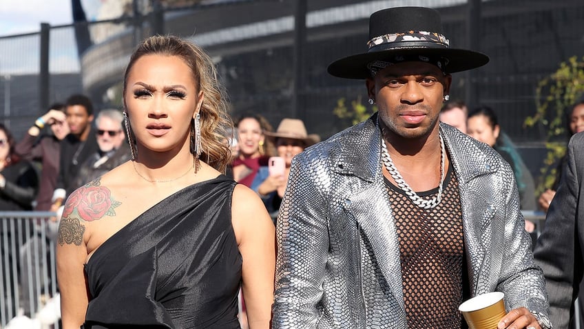 Jimmie Allen and his estranged wife walk a red carpet